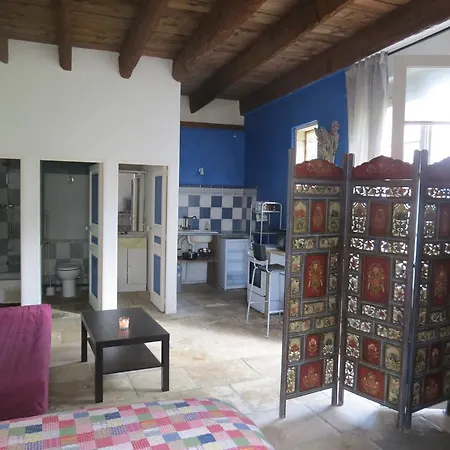 Mas Les Lecques Bed and breakfast